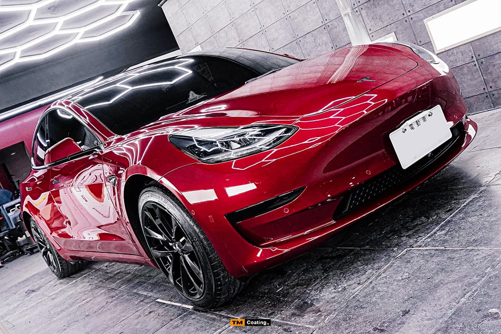 板橋汽車鍍膜紅色跑車施工後車漆亮度展示